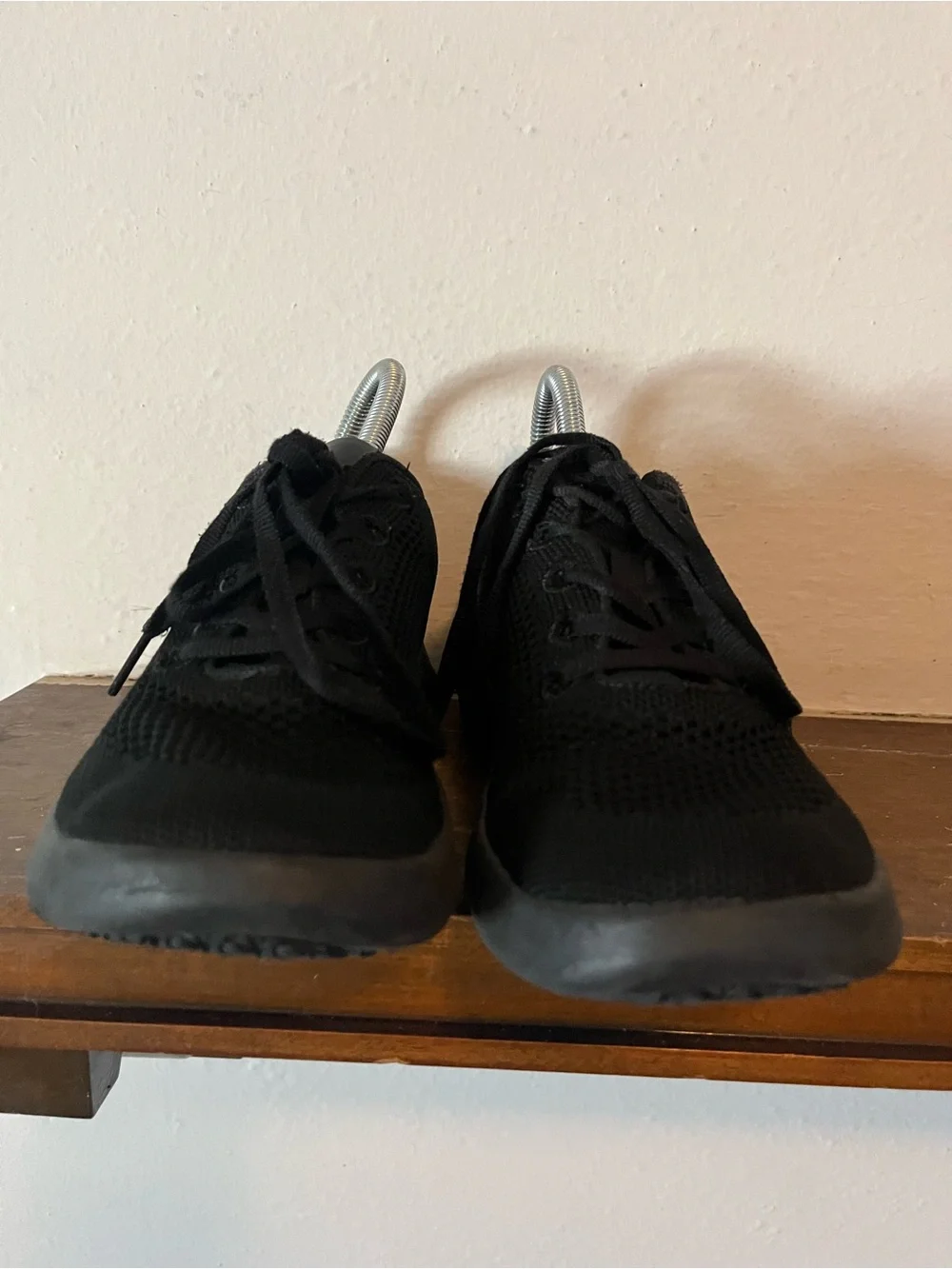 VIONIC Arrival Women’s Black Sneakers Size 7